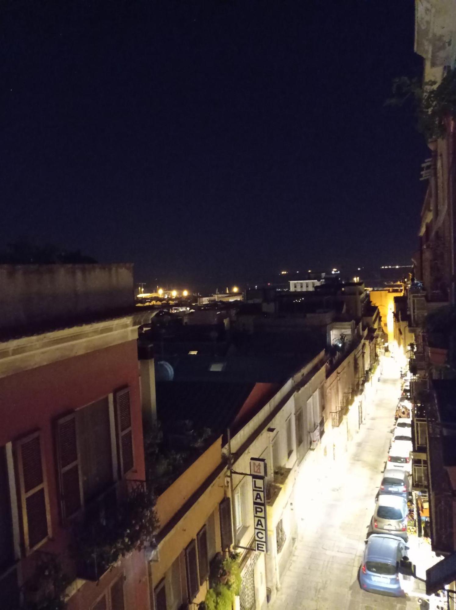 Central Moon Cagliari Vista Mare Ruang foto