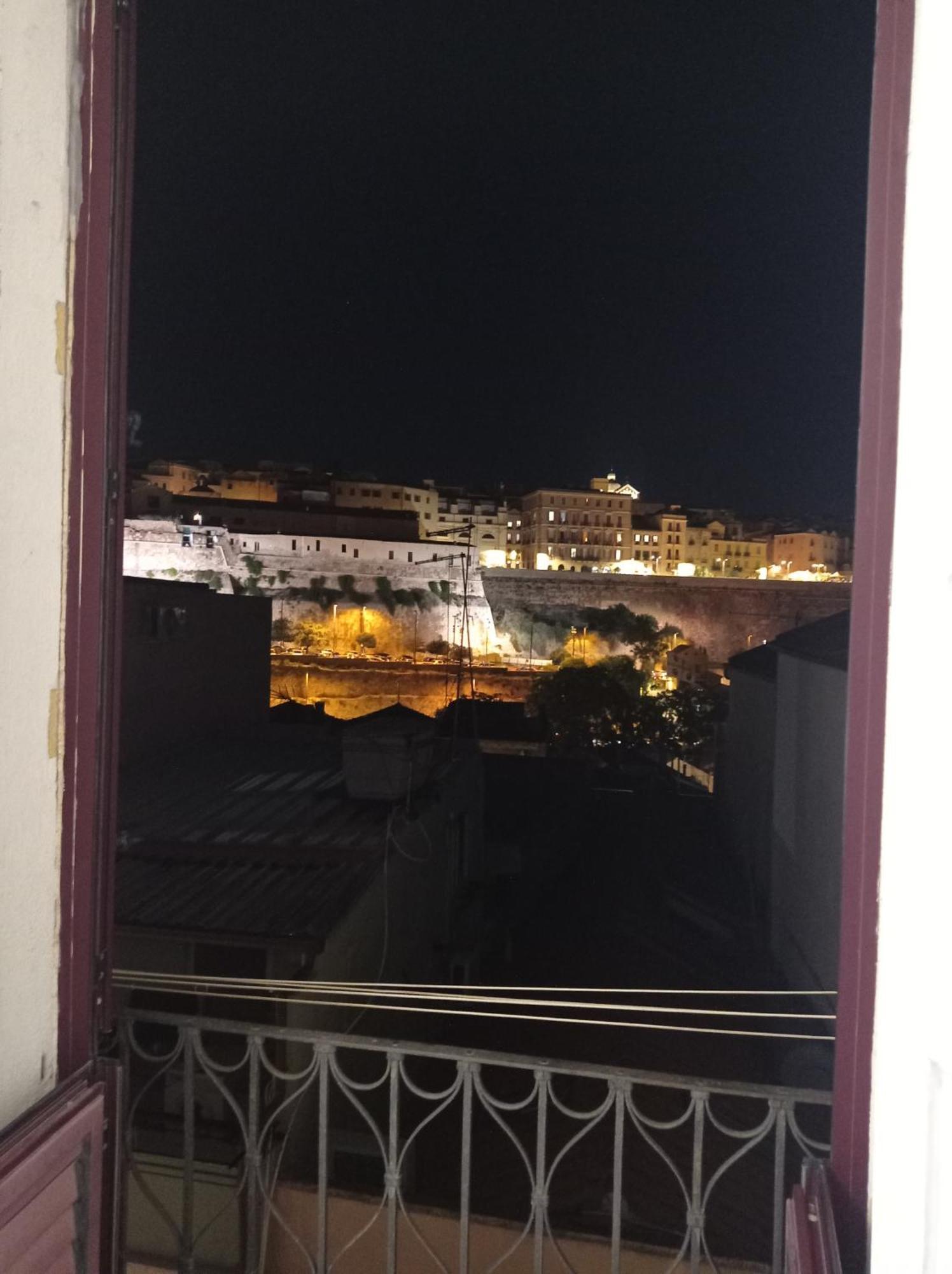 Central Moon Cagliari Vista Mare Ruang foto